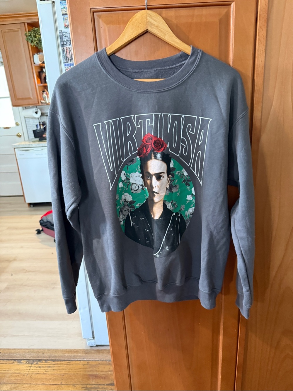Women's Frida Graphic Sweatshirt - Charcoal